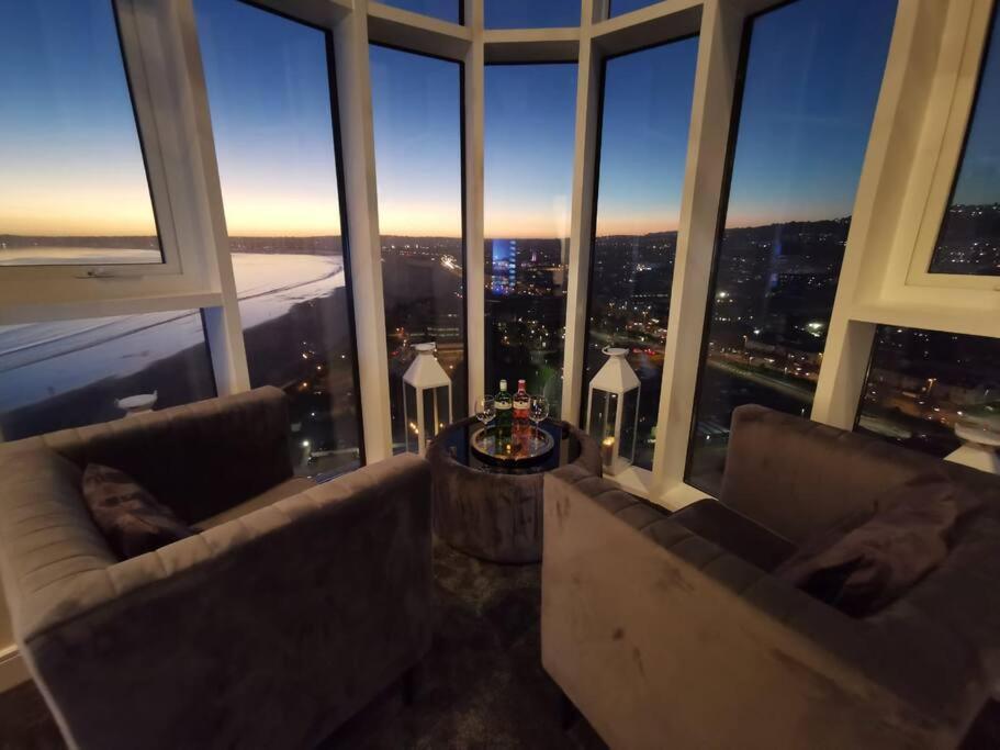 The Panoramic - The Finest Apartment In The City - By Tifa Stays سوانسي المظهر الخارجي الصورة